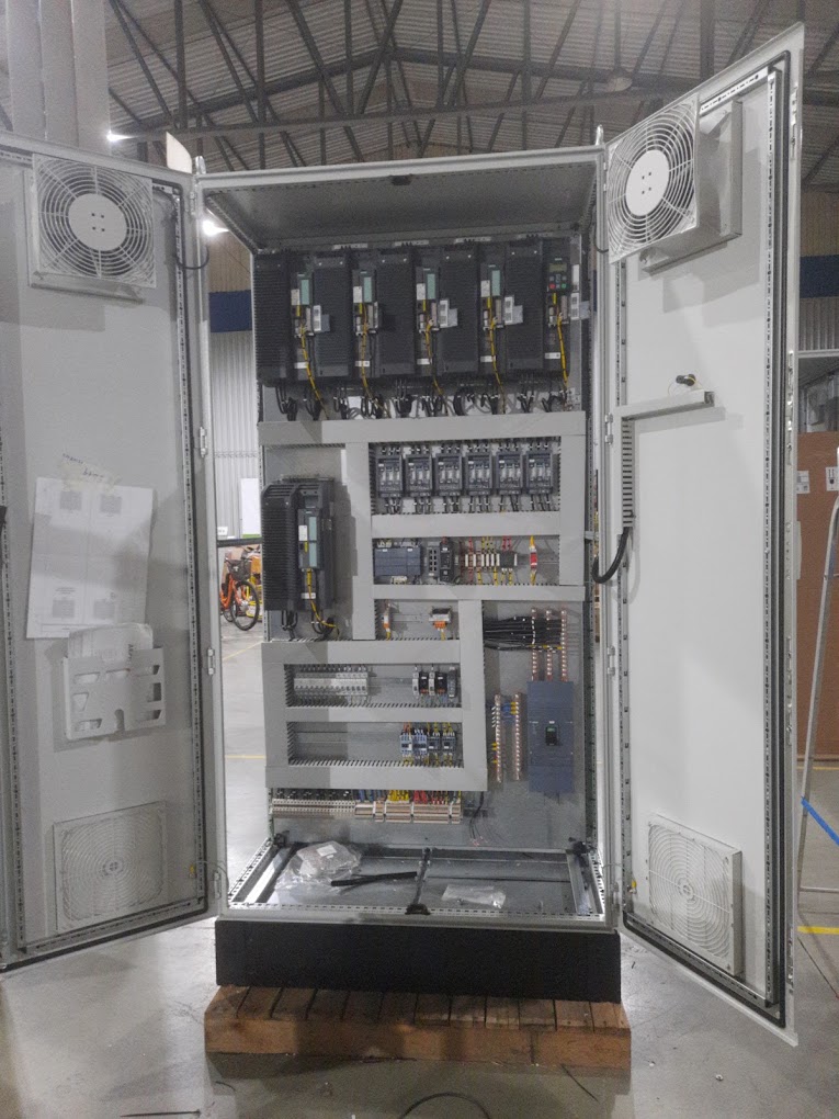 Montagem de quadro de comando industrial em Caxias do Sul